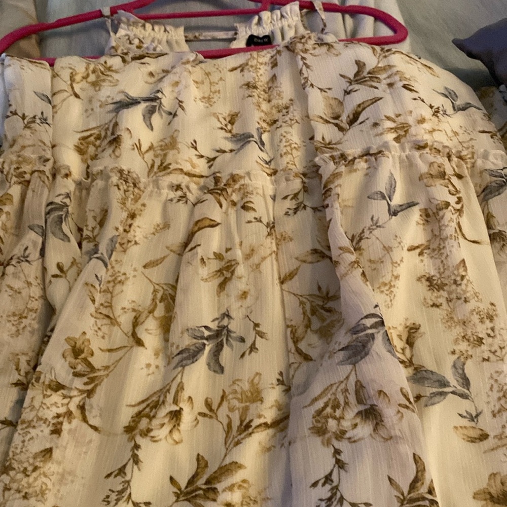 Ladies sleeveless dress with beautiful decorations